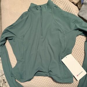 Lululemon “it’s Rulu run cropped half zip”
